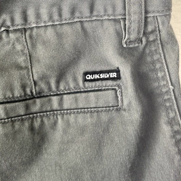**SALE**3/$15! Quicksilver flat front gray shorts men’s 27 - Picture 6 of 13